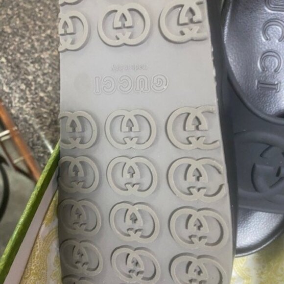 Authentic Gucci - Picture 4 of 5